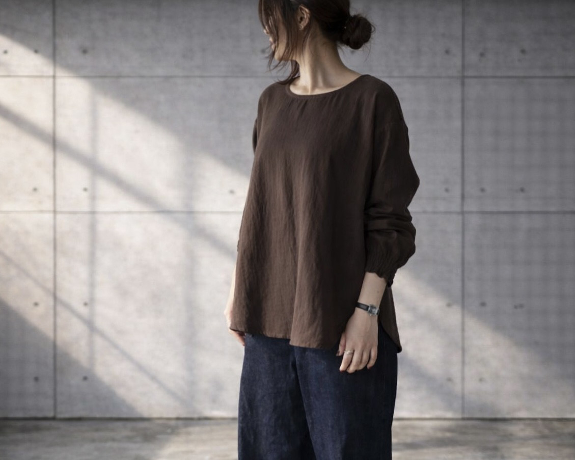 ふわふわ厚みが2倍！厚手ダブルガーゼブラウス／シャーリング袖のシンプルなブラウス／ふっくらダブルガーゼ／ブラウン