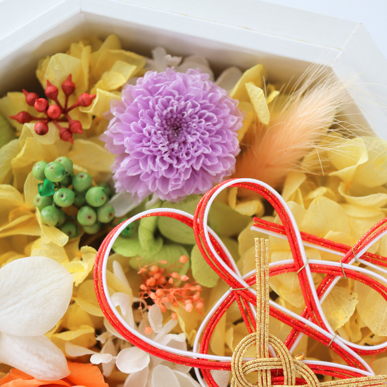 和装の結婚式にはコレ！両親贈呈ギフト、引出物にオススメ！『寿』の水引が印象的な華やかプリザーブドフラワーギフト　結婚祝