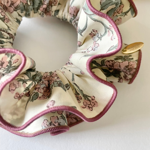 再販】リバティ生地使用♡ダブルフリルシュシュ♡ヘアゴム♡セリーヌ