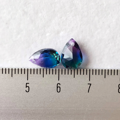 選べる』しずく型ガラス ✨グラデーションカラー✨ ピアス／イヤリング