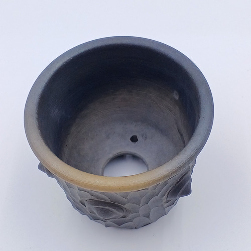Bs Lab の植木鉢 C-18 (炭化焼成・匣詰め・窯変・焼締・彫文・貼り付け