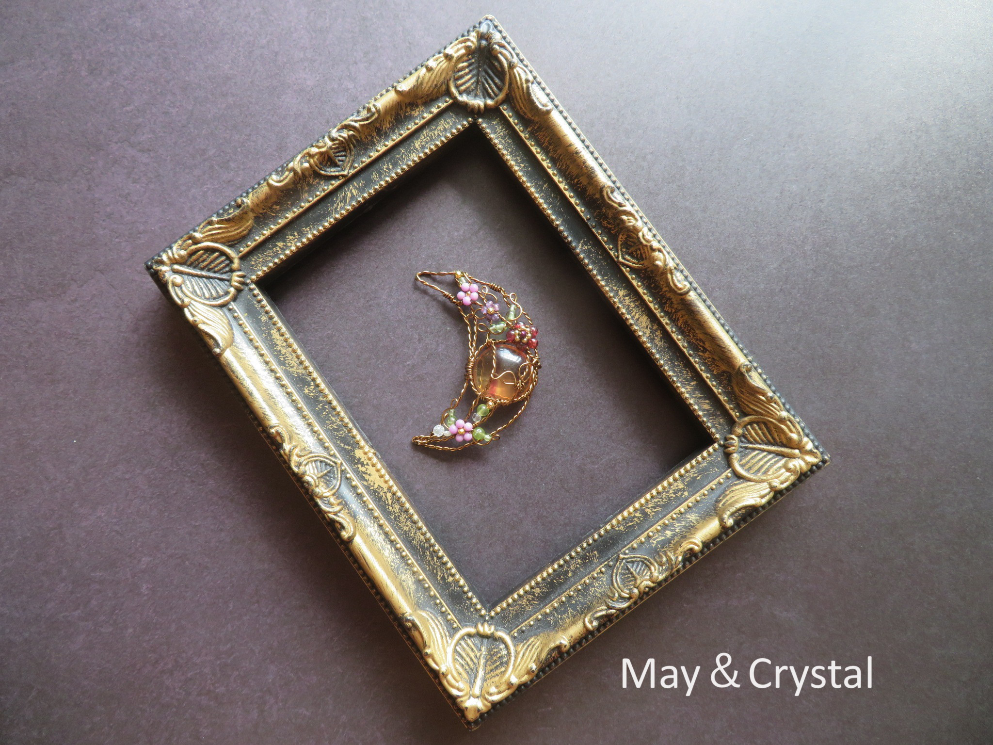 フローライトの三日月ペンダント