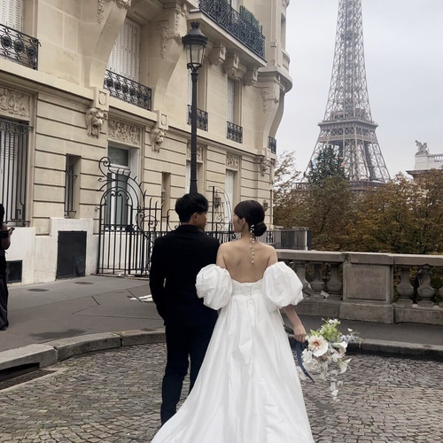 実例写真！ウエディングドレス パフスリーブ バックレス シルクタフタ  