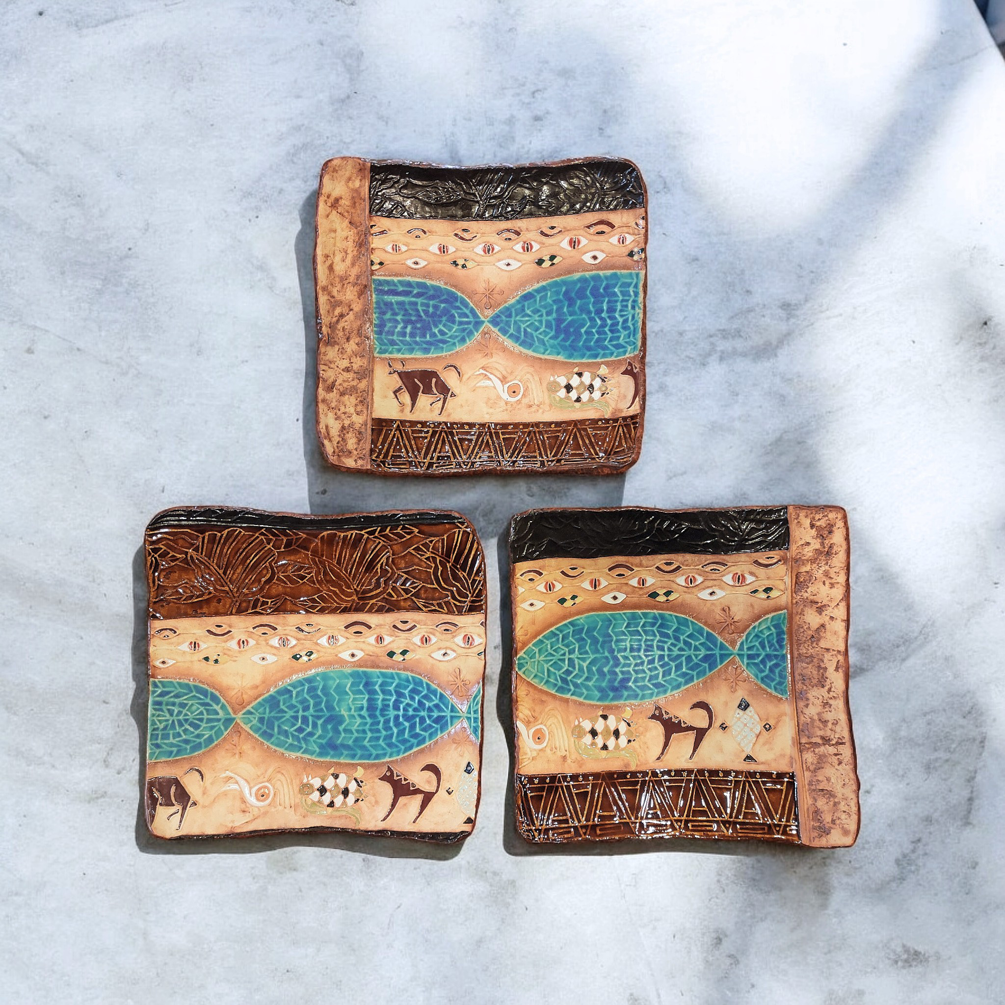 ヒエログリフ風  足付き大皿　A