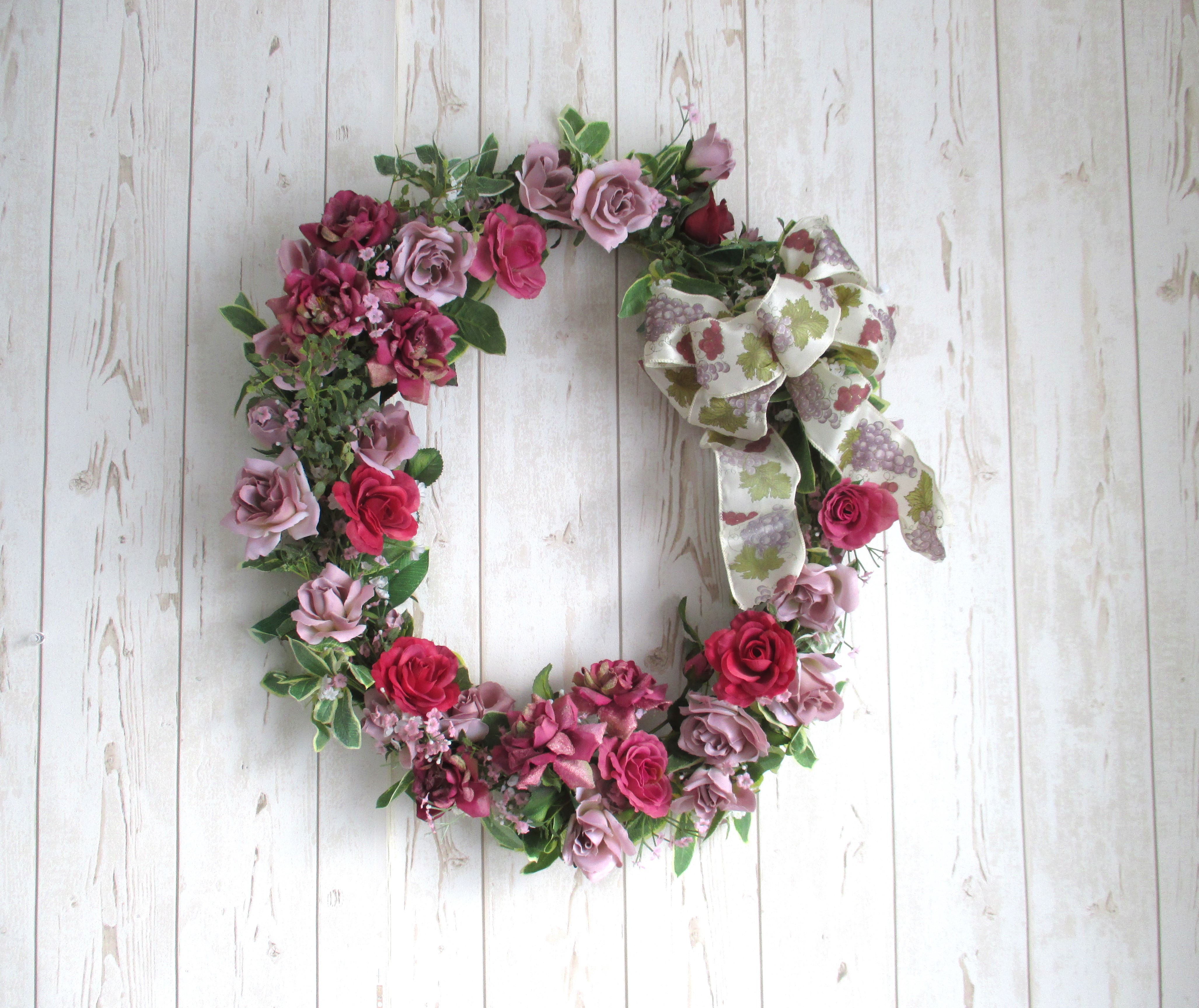 バラとカスミ草のリース　m-1244