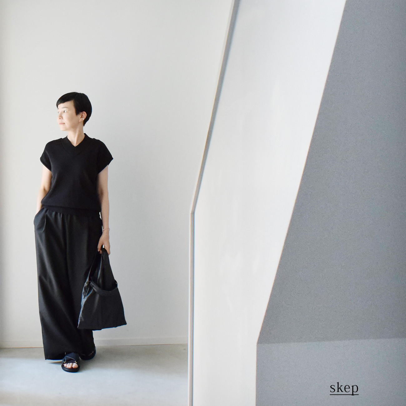 フレンチスリーブVネックニット：黒［NT43FSBK］