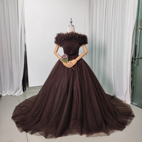 送料無料！カラードレス コーヒーの色 オフショルダー 柔らかく重ねた  