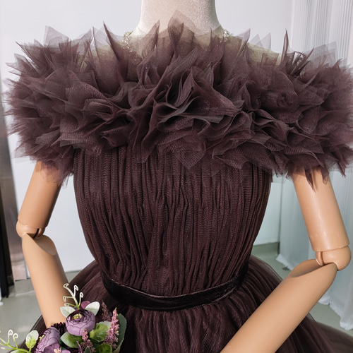 送料無料！カラードレス コーヒーの色 オフショルダー 柔らかく重ねた  