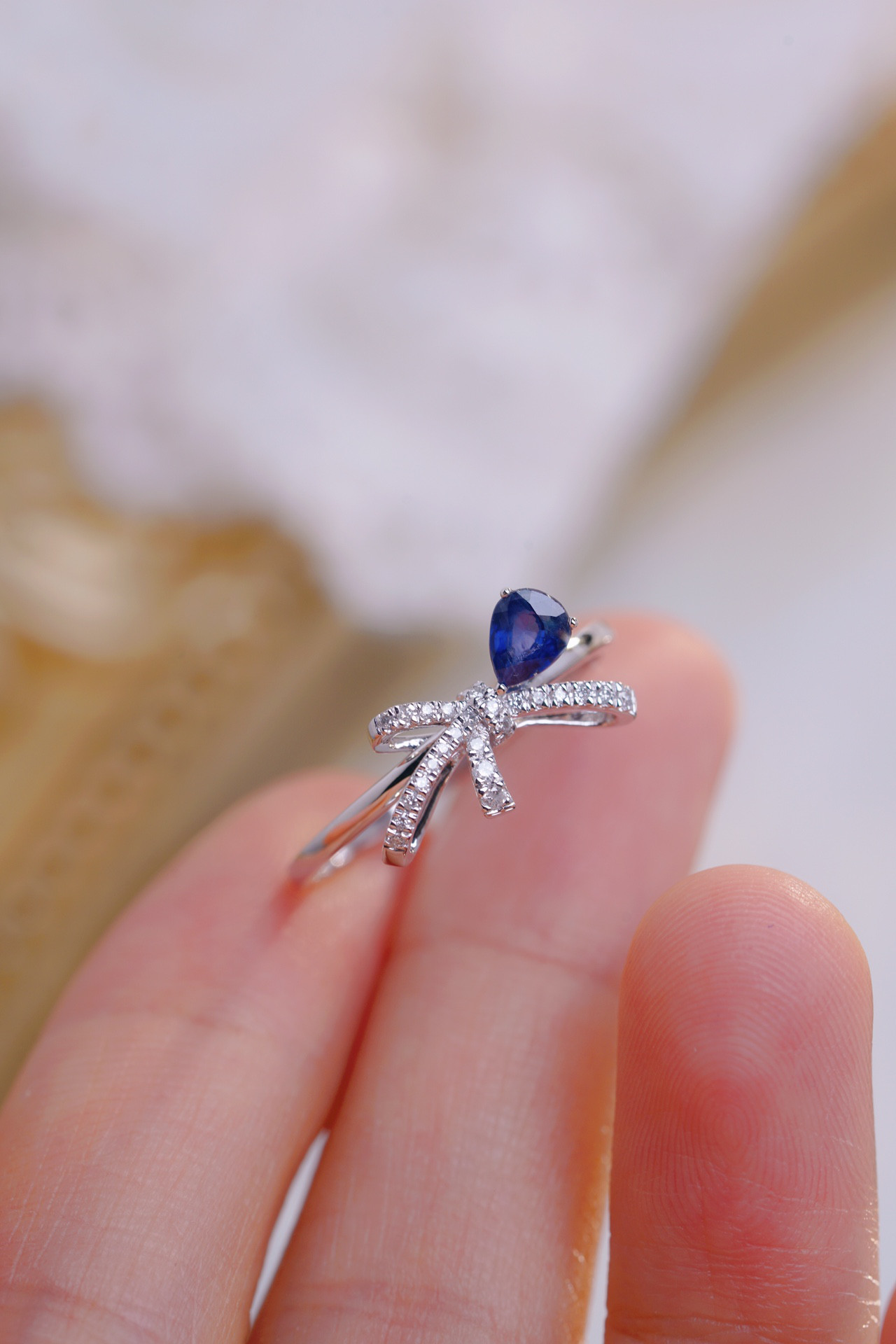 天然ダイヤモンド付きサファイアリングk18 36,530円