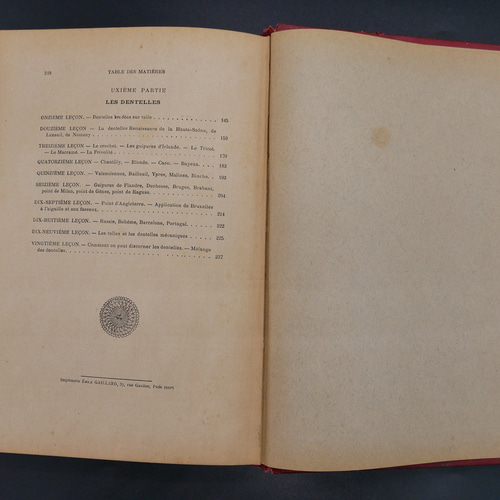 Dentelles レースに関する本　アンティークレース　大型本　フランス語 Dentelles レースに関する本 アンティークレース 大型本 フランス語