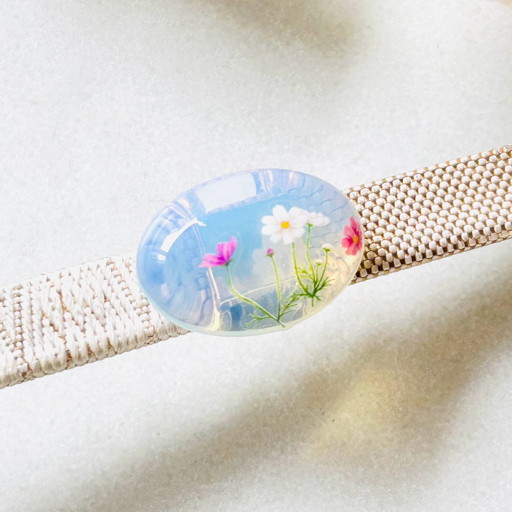 天然石オパールとコスモスのポニーフック ブローチ