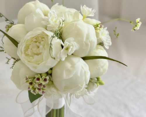 ピオニーと小花のクラッチブーケ 芍薬 造花ブーケ ウェディング