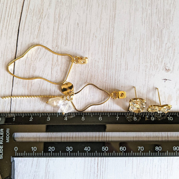あらゆる幸運を呼び寄せる【水晶】のオルゴナイトと歪みフープ 淡水パールのピアス 樹脂ピアス イヤリング 14KGF 4枚目の画像