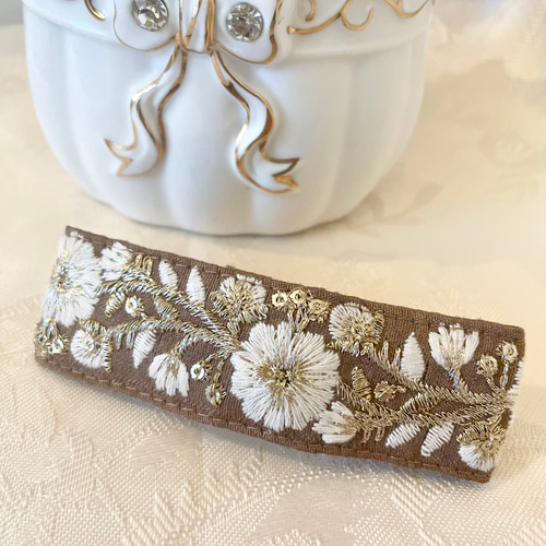 ✨インド刺繍リボン バレッタ✨ ブラック×ゴールド ベージュ