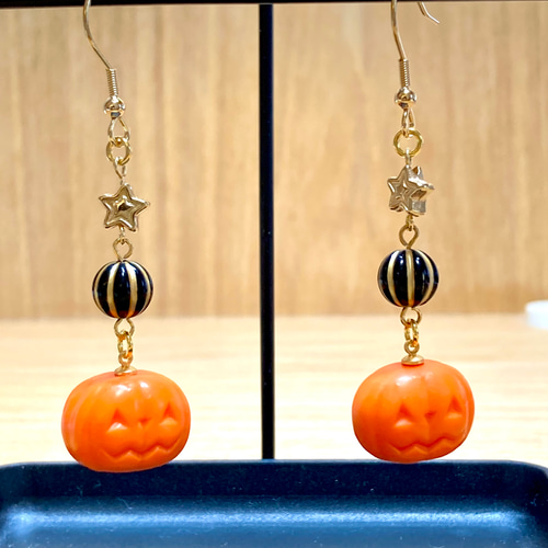 【ハロウィンの夜】ワインハニースピネル他　チャームピアスイヤリング ハロウィンの夜】ワインハニースピネル他チャームピアスイヤリング