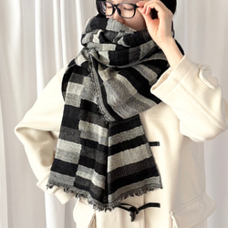 RATA❤️特別な素材感❤️上品で個性的な大柄ドットストール❤️シック