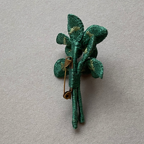 四つ葉のクローバー立体刺繍ブローチ ブローチ 禎工房 通販
