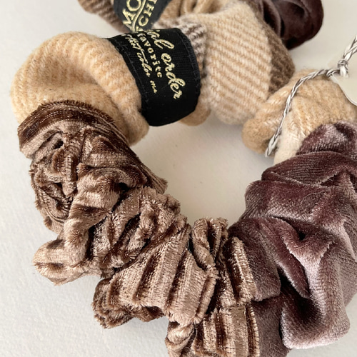 秋 冬 2種のベロア×チェック 合わせ素材のシュシュ 大人 モカブラウン