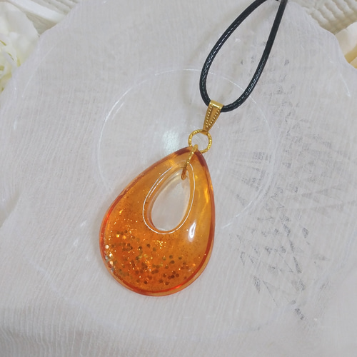ハロウィン】雫型(オレンジラメ)レジンネックレス ネックレス