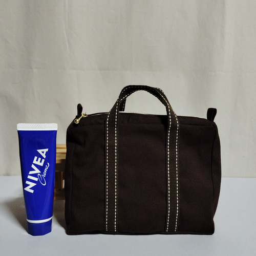 ボストンバッグ風ポーチ】ダークブラウン／焦げ茶色／バッグ形ポーチ  