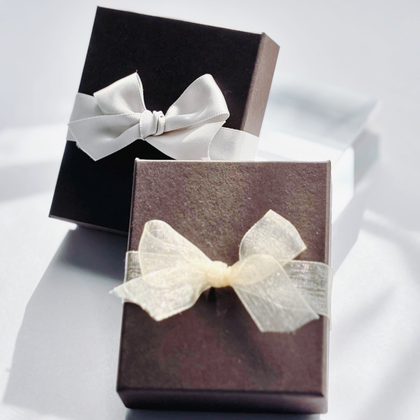 花揺れる天然石イヤリング　アメジスト　天然石　ゴールド　イヤリング　ピアス　揺れる　大ぶり　花　プレゼント　ラッピング