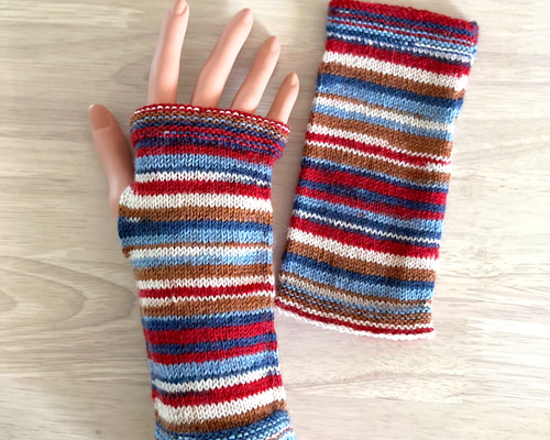 新色】袖口から柄がハンドウォーマー［レッドミックス］アーム