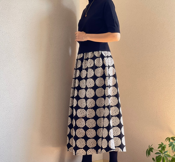 【サイズSから４L】北欧柄 １枚で履けるギャザースカート　黒 6枚目の画像