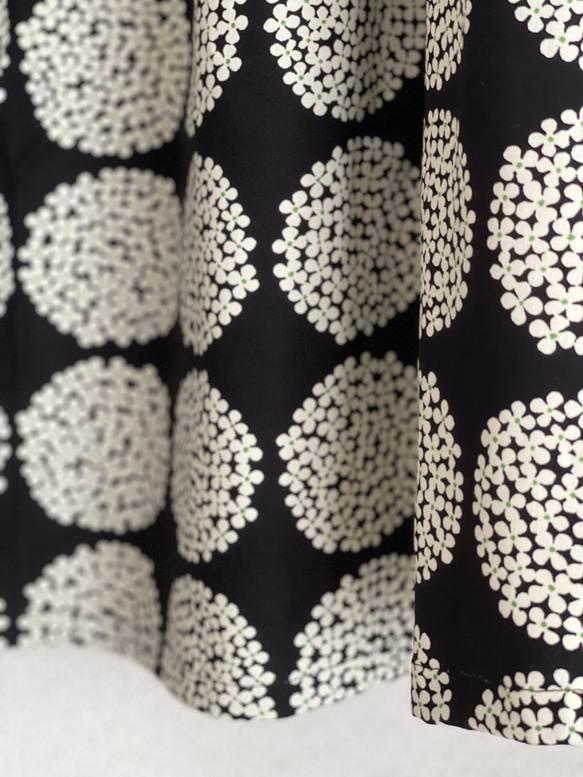 【サイズSから４L】北欧柄 １枚で履けるギャザースカート　黒 7枚目の画像