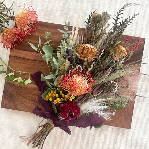 ピンクッションとドライアンドラのスワッグ（45cm） スワッグ cutemio  