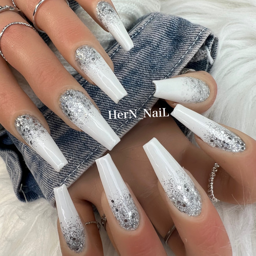 ホワイトシルバーラメグラデーションネイルチップ ネイルチップ（つけ  