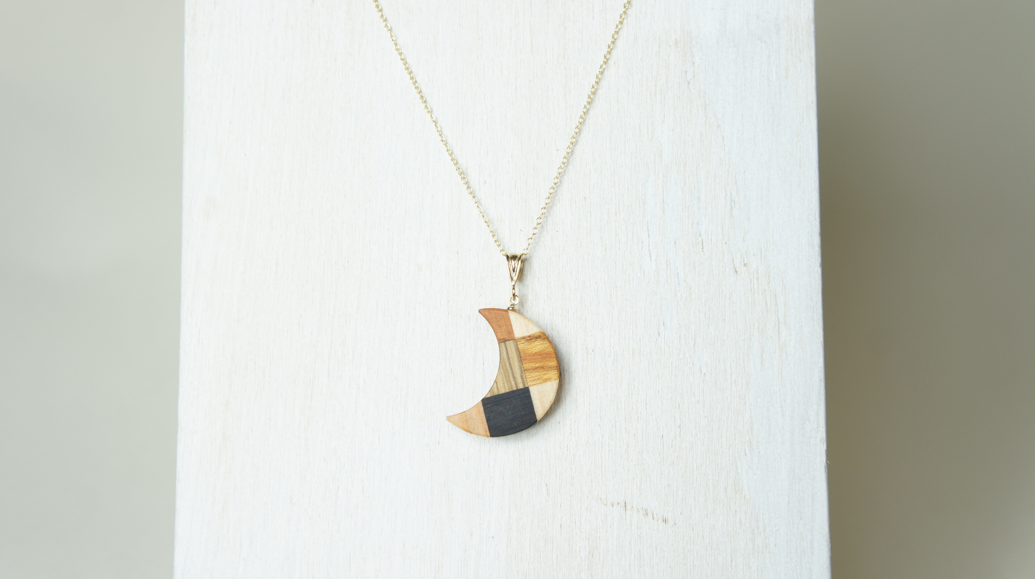 寄木の三日月ネックレス