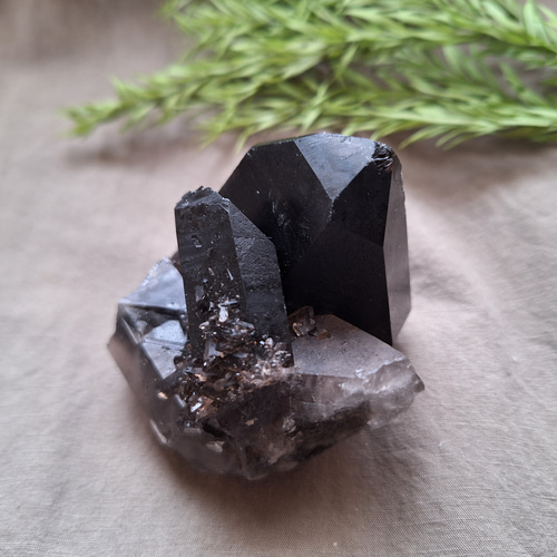 モリオン (黒水晶)クラスター 原石 / S―② その他インテリア モリオン (黒水晶)クラスター 原石 / S―② その他インテリア