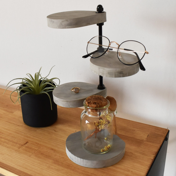 【コンクリート風】角に置ける小さなしずくのスタンドシェルフ / 3段タイプ / 360度回転 / 植木 花台 プランター 1枚目の画像