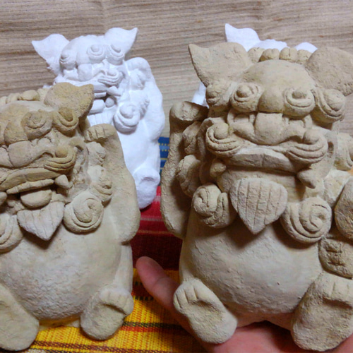 在庫販売）招きシーサー1体のみ/点目正面向き腕右上げ 招き猫 琉球大陸