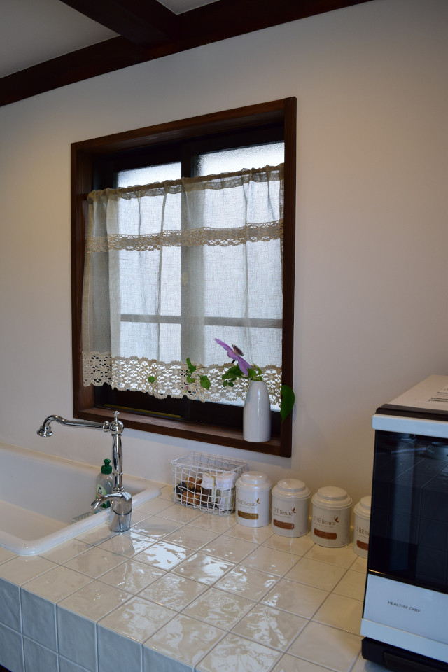 リネンカフェカーテン　２種類のボビンレース付き