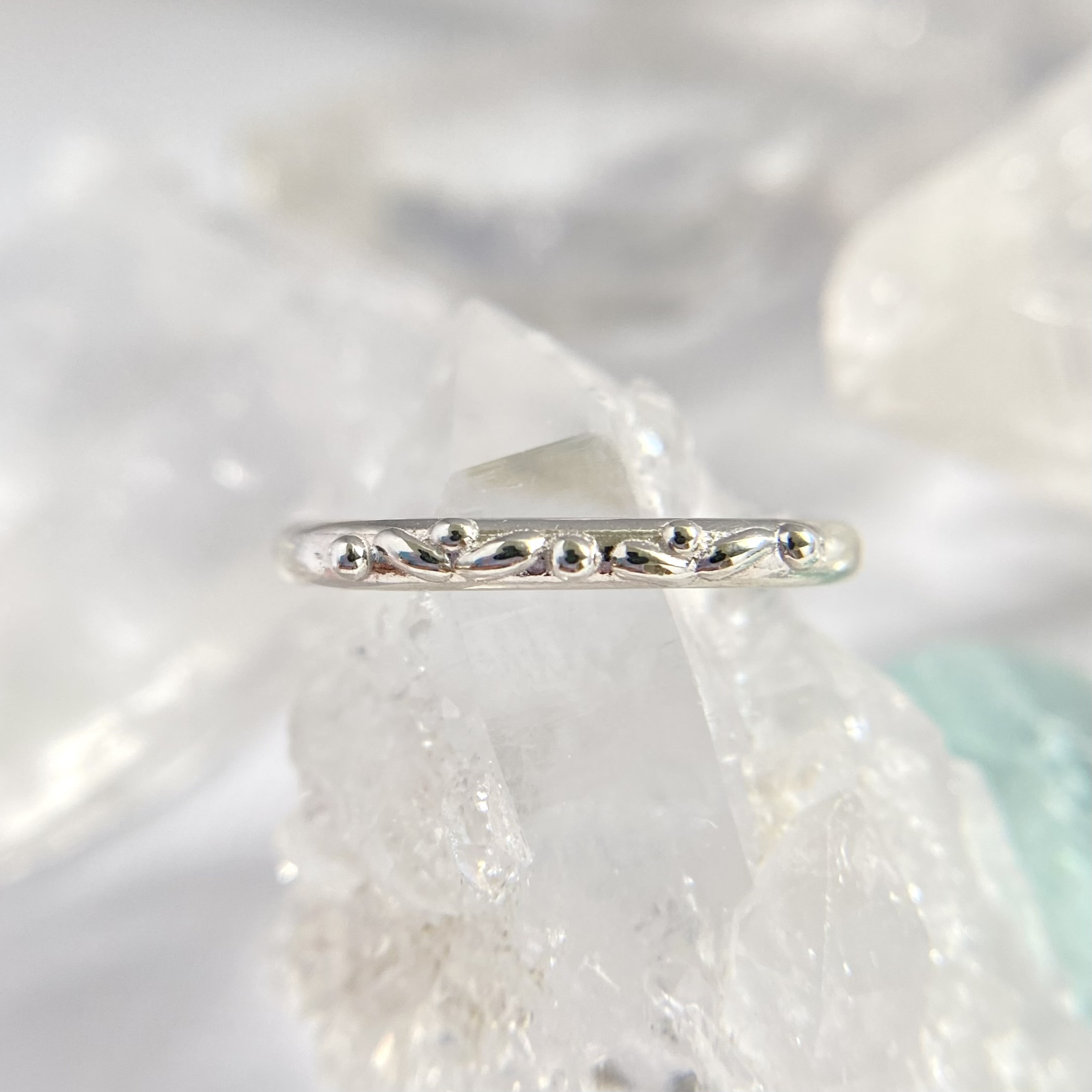 銀の雫が可愛らしいスクウェアシルバーリング　サイズオーダー1点もの！