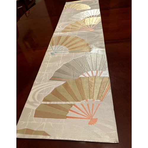 2697 日本のお土産！袋帯をリメイクした正絹テーブルランナー テーブル