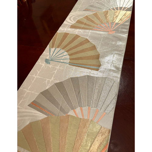 2697 日本のお土産！袋帯をリメイクした正絹テーブルランナー テーブル