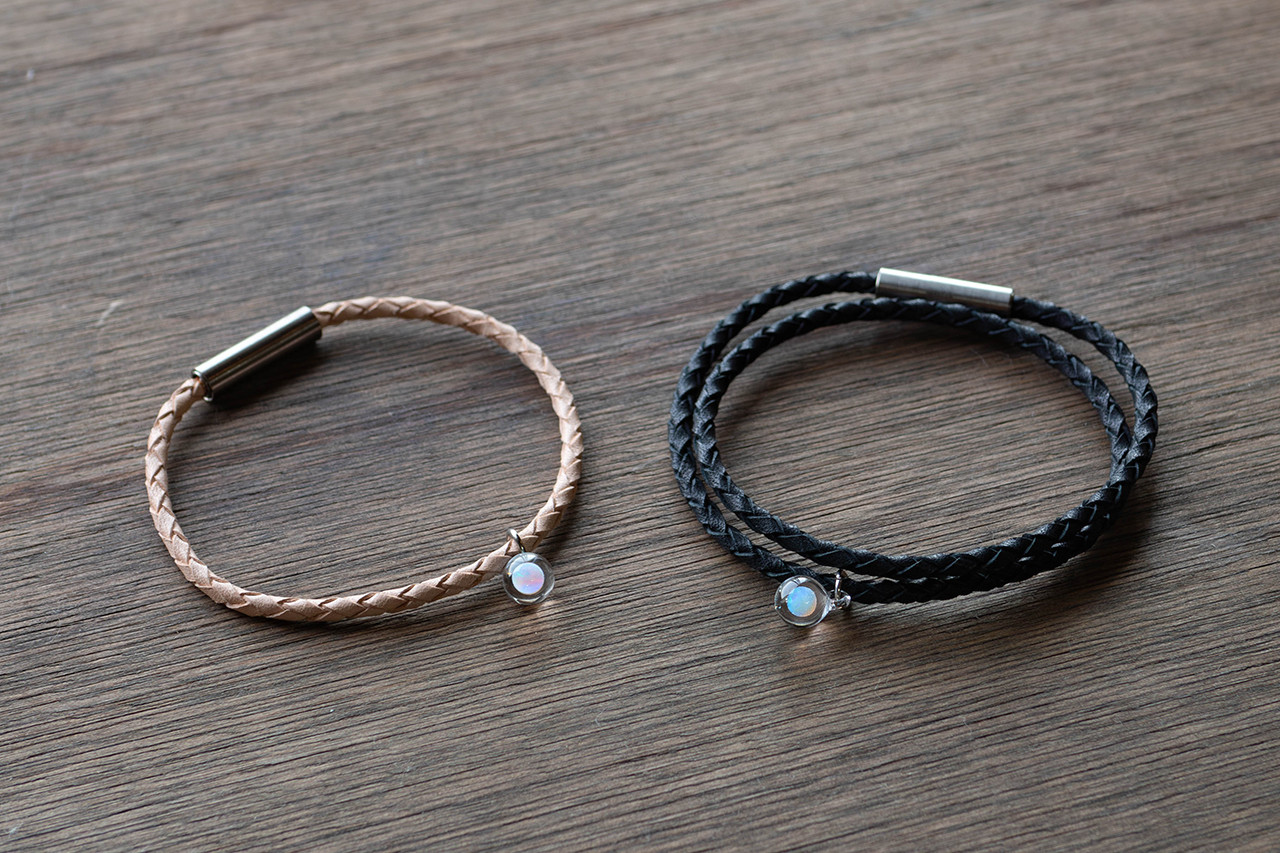 Leather｜moon 編み込みレザーブレスレット（ガラスチャーム）