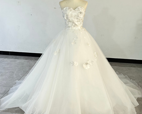 花柄レースのデザインが美しい ベア ウェディングドレス 3c7fff212c3d305d380ac11b442231