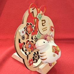 202５ 干支飾り 巳♡ 梅の花型お正月飾り 壁掛け・卓上両用タイプ 4枚目の画像