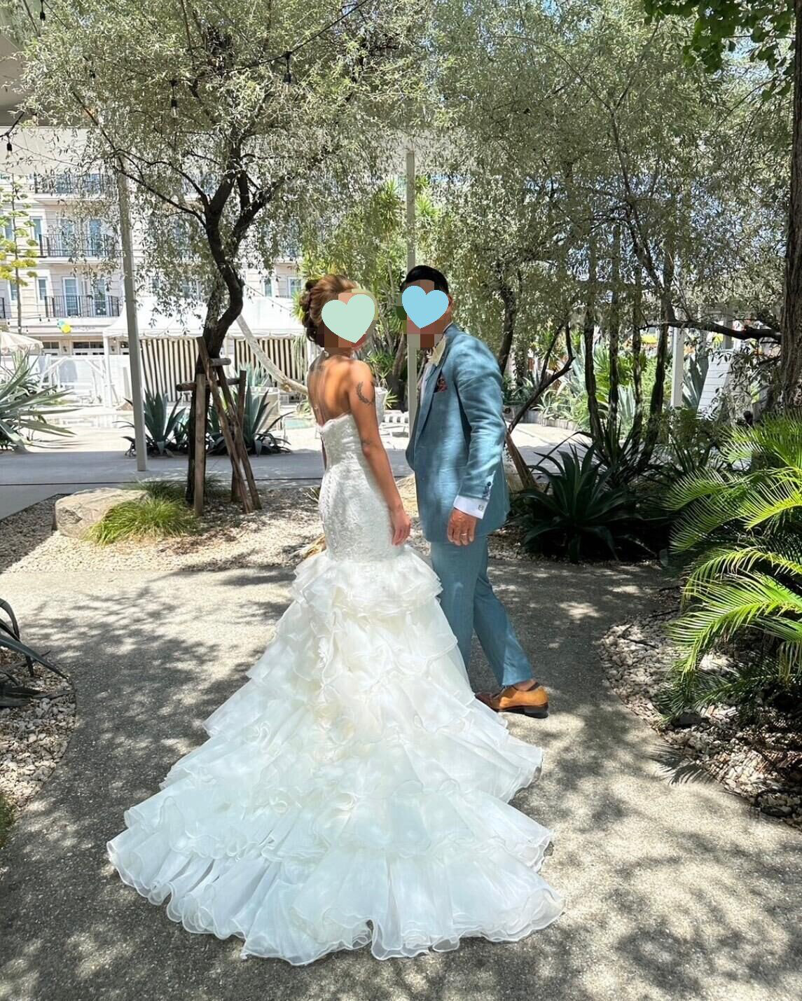 実例写真！豪華ウェディングドレス ラッフルフリル  マーメイド ベアトップ キラキラ光る刺繍 抜群のおしゃれ見え