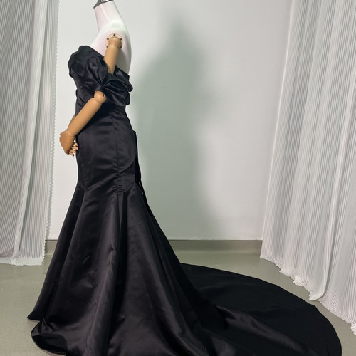 実例写真！カラードレス ブラック パフスリーブ 編み上げ ファスナー  