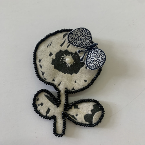 ミナペルホネンletter of flowerアンティーク風ブローチ ピンバッジ ミナペルホネンハンドメイドブローチ ブローチ ✨ゆあこ✨ 通販