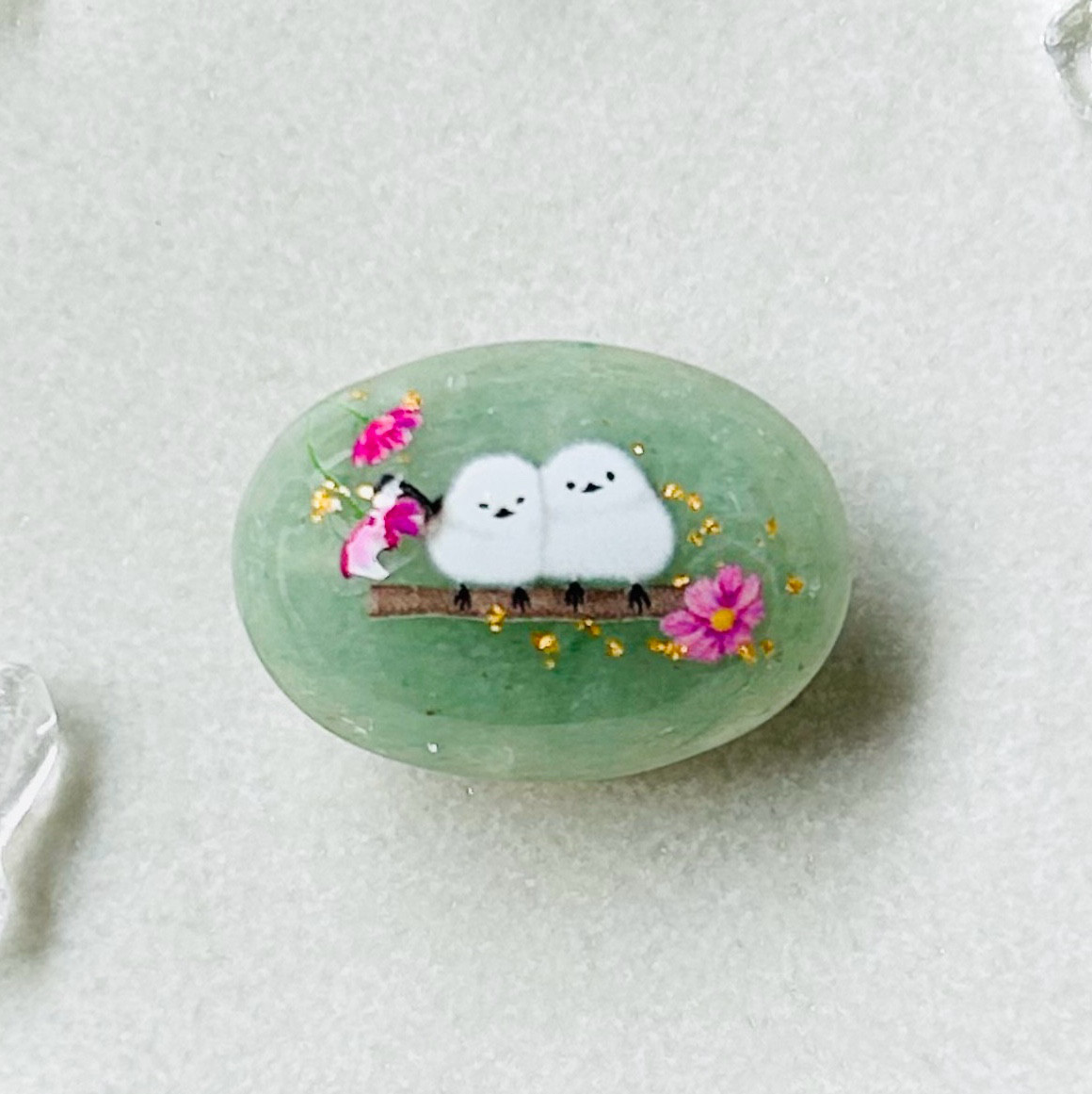 天然石グリーンアベンチュリンとコスモス シマエナガの帯留め　 金箔 24k  グリーン　ポニーフック 秋桜