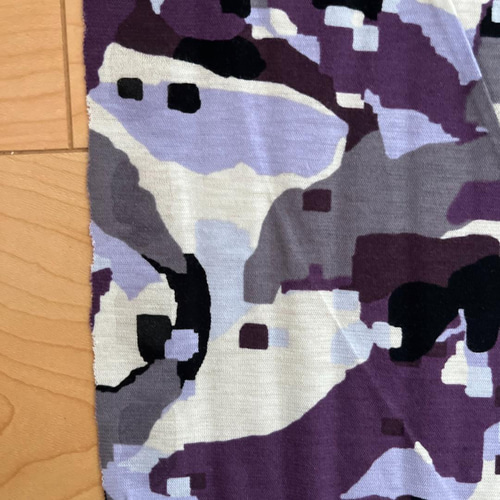 布地生地3m no2788綿100薄手カットソーデジタル迷彩柄白地に紫