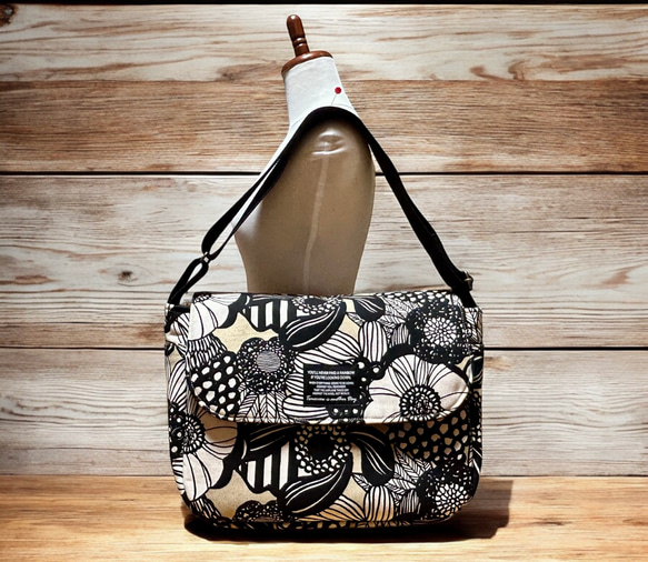 ポケットがたくさん！☆フラップ式2wayショルダーバッグ☆北欧風の