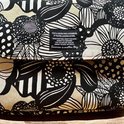 人気早い者勝ちです【PRADA 】ツバメ 花柄キャンバス 2way