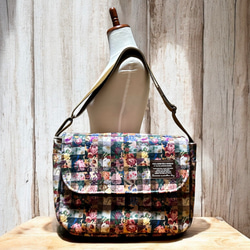 ポケットがたくさん！☆フラップ式2wayショルダーバッグ☆LIBERTY