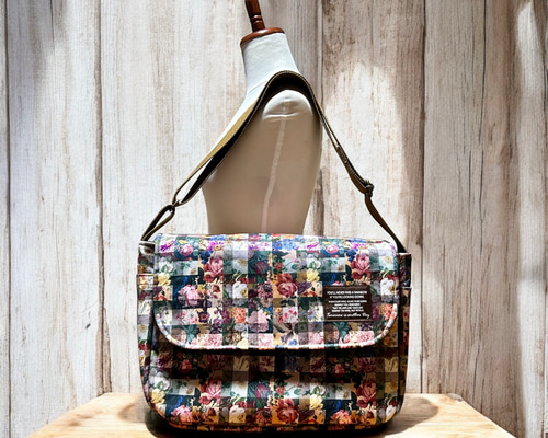 ポケットがたくさん！☆フラップ式2wayショルダーバッグ☆LIBERTY